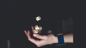 Akibat dari maraknya permainan game judi online dan ditinjau dari penyebabnya 1 Pexels lilartsy 1111597 scaled - patriapos indonesia