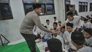 Kapolres blitar ajak santri tingkatkan semangat belajar melalui silaturahmi dan buka puasa bersama 1 Img 20250308 wa0003 - patria pos