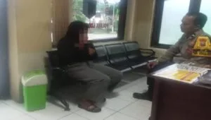 Jambret Kalung Anak Kecil, Seorang Perempuan Asal Sanankulon Blitar Ditangkap Warga - Patriapos