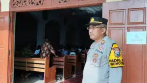 Polres Blitar Terjunkan Personel untuk Amankan Perayaan Jumat Agung di Wilayah Kabupaten Blitar Polres Blitar Terjunkan Personel untuk Amankan Perayaan Jumat Agung di Wilayah Kabupaten Blitar - Patriapos