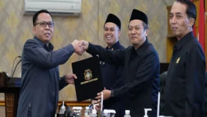 Blitar resmi sahkan raperda perlindungan usaha mikro, inisiatif dprd untuk pemberdayaan ekonomi 1 Infogiatmaswaliwalikotablitar@masibinofficialmenghadirirapatparipurnadprdkotablitaryangdigelarpadasenin5 5b. Kotablitar. Rapatinimembahasduaagendapentingyaitupersetujuan copy 1200x800 copy 1200x800 1 - patria pos