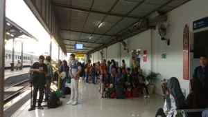Lonjakan penumpang kai daop 7 madiun selama libur may day, ini datanya 1 Kai daop 7 madiun 1 - patria pos