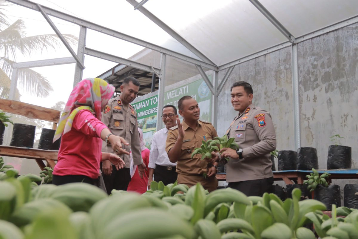 Kapolres Blitar, AKBP Arif Fazlurrahman bersama PJU Polres Blitar saat melakukan kunjungan ke lokasi Program Ketahanan Pangan P2B