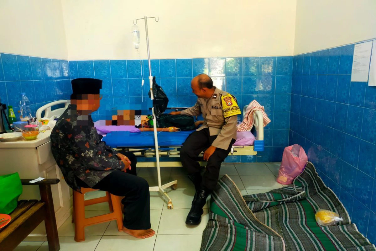 Korban keracunan massal di Wonotirto Kabupaten Blitar