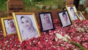 Dulu dipuja, kini terlupakan: kondisi 8 makam para artis ini bikin haru 4 Kondisi terbaru makam vanessa angel