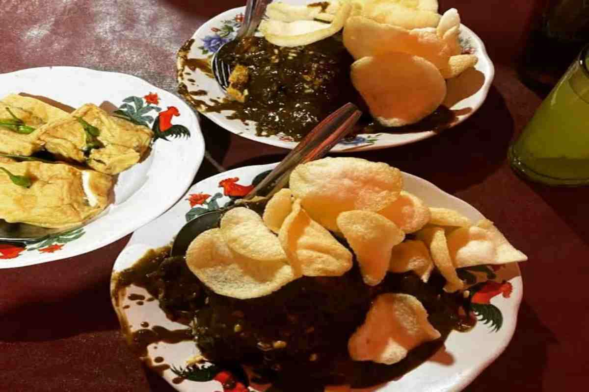 8 makanan khas surabaya yang wajib dicoba, dari rawon hingga soto gubeng 5 Tahu campur