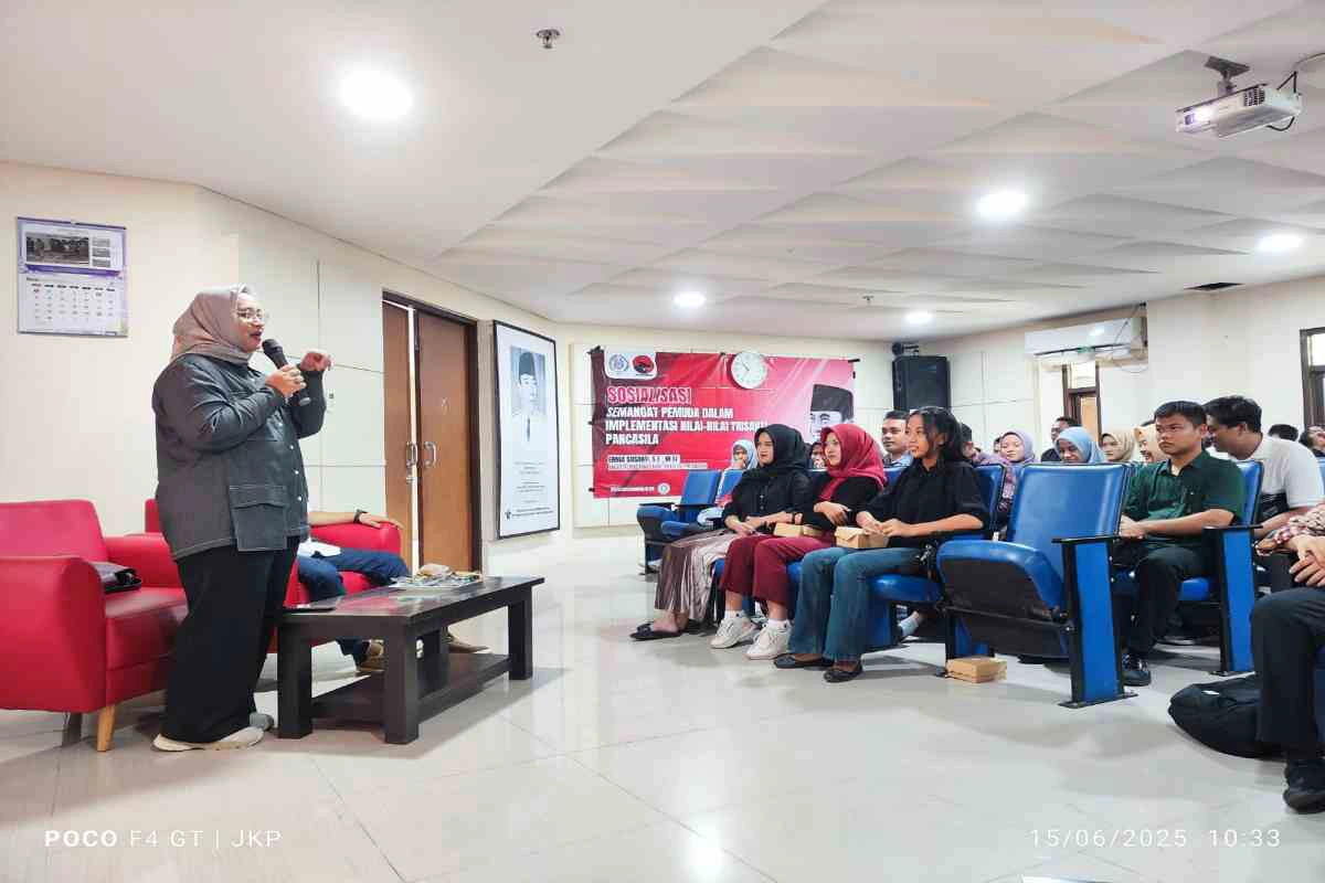 Anggota DPRD Jawa Timur, Erma Susanti, saat menyampaikan materi dalam Kelas Bung Karno di UPT Perpustakaan Proklamator Bung Karno