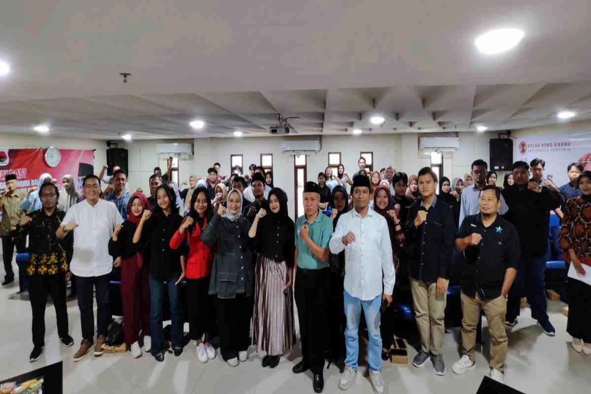 Erma susanti ajak pelajar blitar kenali lagi ajaran bung karno 1 Sesi foto bersama seusai pelatihan