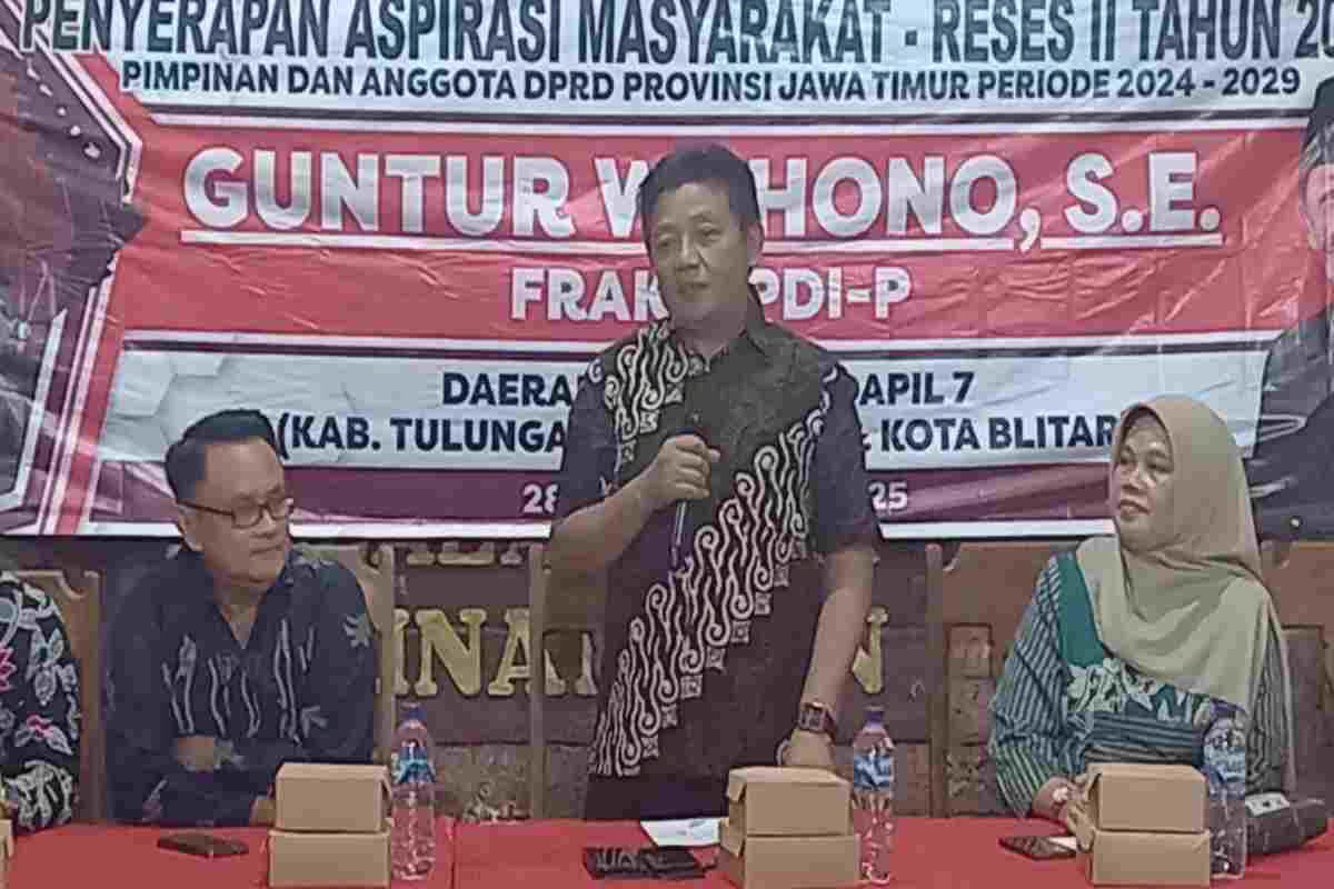 Anggota DPRD Jawa Timur, Guntur Wahono, dari Fraksi PDI Perjuangan, saat menyampaikan sambutan dalam kegiatan reses masa sidang II Tahun 2025.