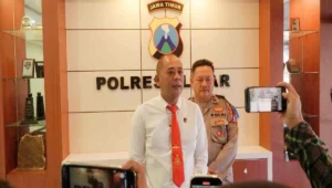 Baru masuk sekolah, siswa smp di doko kabupaten blitar jadi korban pengeroyokan puluhan siswa 7 Kasat reskrim polres blitar akp momon suwito pratomo saat memberikan keterangan terkait kasus dugaan pengeroyokan siswa smp di doko kabupaten blitar.