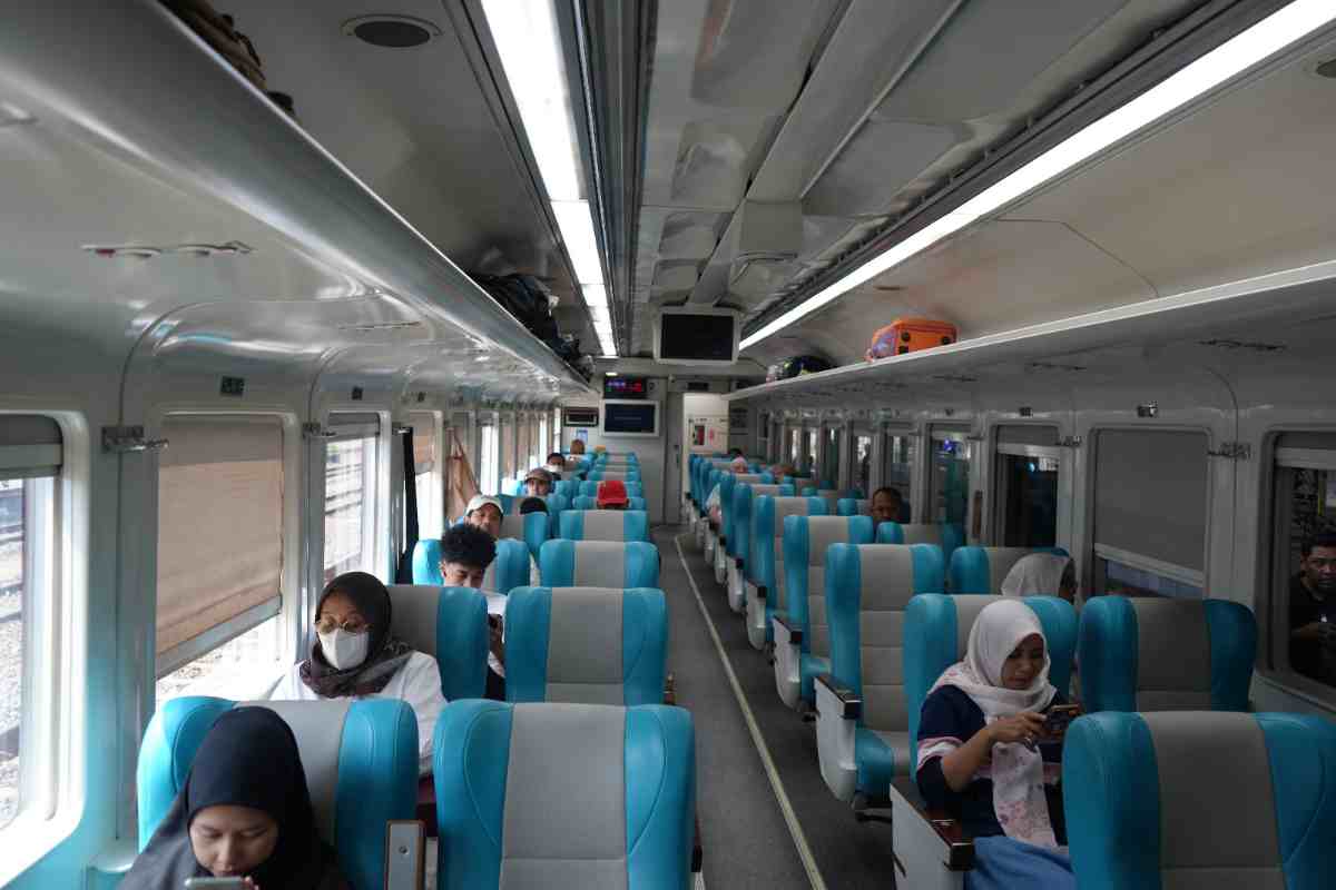 Suasana nyaman di dalam KA Singasari kelas eksekutif New Image.