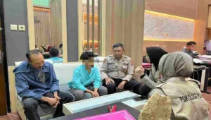 Korban bullying smpn 3 doko dapat pendampingan psikologis dari polres blitar 5 Tim psikologi polres blitar saat memberikan pendampingan trauma healing kepada korban perundungan siswa smp negeri 3 doko, kabupaten blitar, selasa (24/7/2025).
