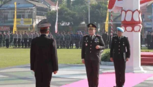 Polres blitar gelar upacara hari bhayangkara ke-79, penuh makna dan apresiasi untuk masyarakat 1 Upacara hari bhayangkara ke-79 di blitar: kapolres blitar akbp arif fazlurrahman memimpin jalannya upacara penuh khidmat di halaman kantor pemkab blitar, selasa (1/7/2025).