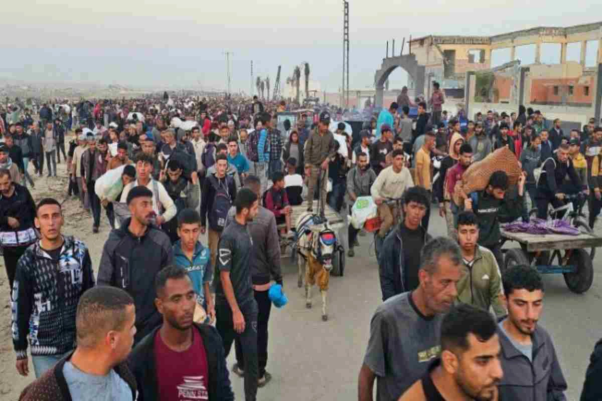 Foto: Antrean warga Gaza menunggu bantuan pangan di salah satu lokasi distribusi — Sumber: Al Jazeera