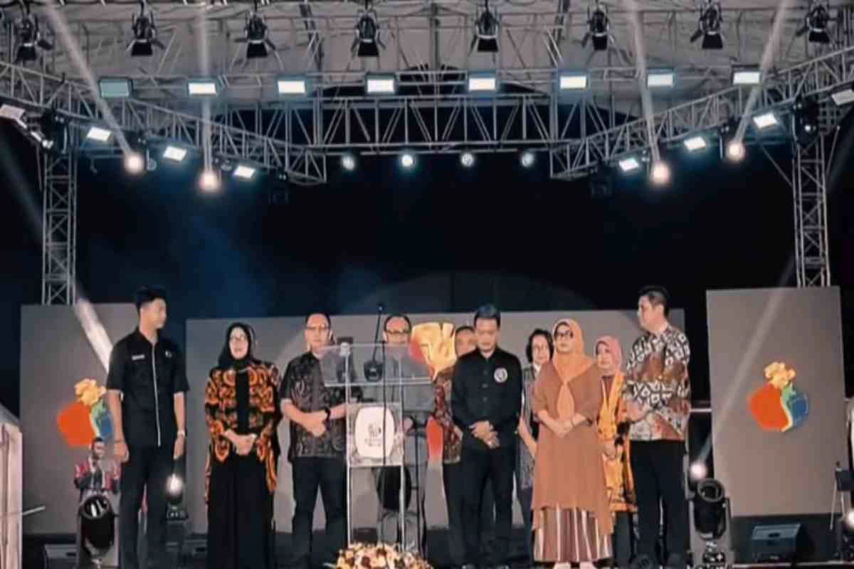 Malam Puncak Blitar Youth Festival 2025, jajaran DPRD Kabupaten Blitar hadir memberikan dukungan bagi kreativitas generasi muda