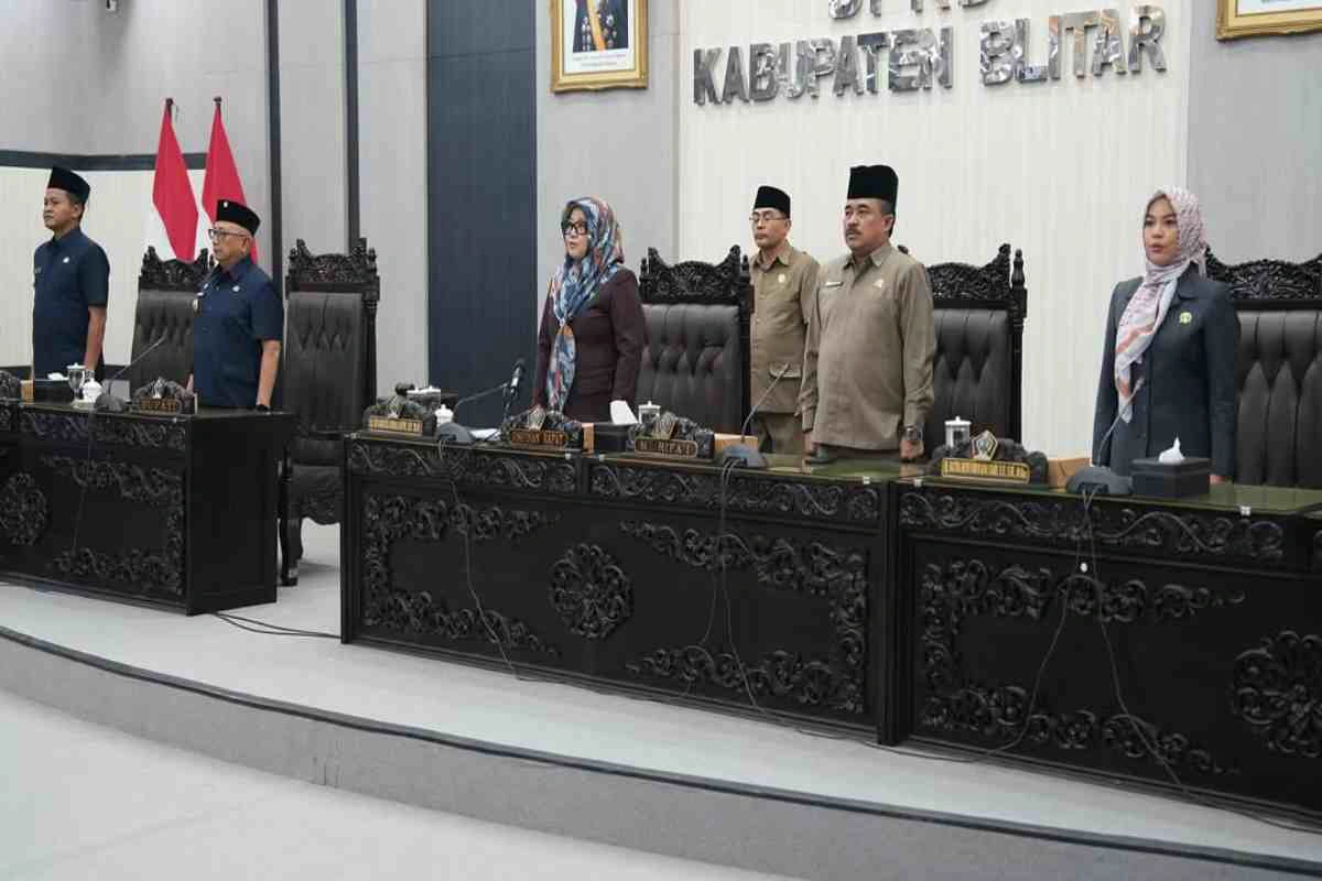 Pimpinan DPRD Kabupaten Blitar memimpin Rapat Paripurna pembahasan KUA-PPAS 2026.