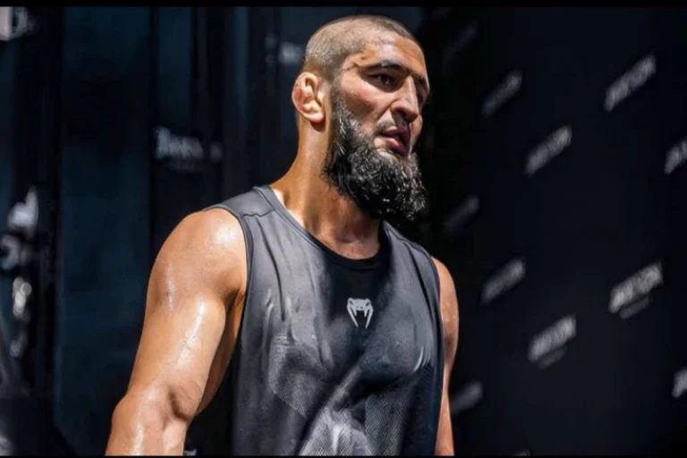 Sang Borz tengah mempersiapkan diri dengan latihan intens sebelum duel epik di oktagon.