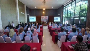 Suasana pelatihan penguatan SDM bagi karyawan pabrik rokok yang digelar Disperindag Kabupaten Blitar, Selasa (19/8/2025).