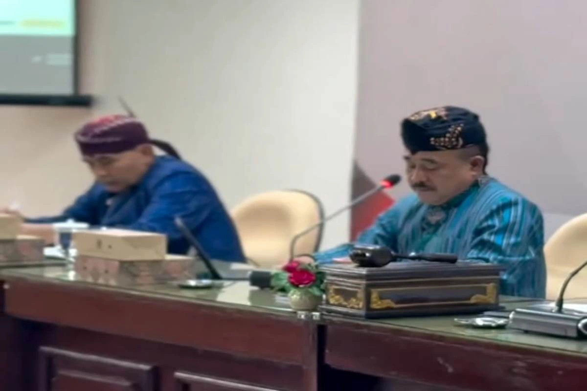 Wakil Ketua II DPRD Kabupaten Blitar, H. M. Rifa’i, saat memimpin Rapat Kerja Banggar bersama TAPD, Senin (4/8/2025).