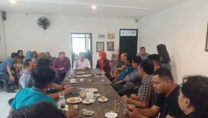 Bupati Rijanto melakukan rakor bersama lintas sektoral usai meninjau kantor DPRD Kabupaten Blitar yang dirusak massa.