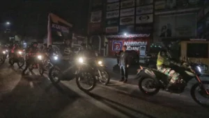 Aparat gabungan Polri, TNI, dan pam swakarsa menggelar patroli skala besar di wilayah Kabupaten Blitar pada Senin malam (1/9/2025) guna memastikan situasi tetap aman dan kondusif pasca aksi unjuk rasa.