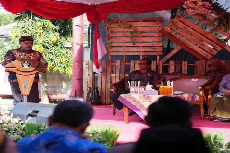 Ketua DPRD Kabupaten Blitar, Supriadi, menghadiri peringatan HUT ke-5 RSUD Srengat sekaligus launching Ambulance CSR Bank Jatim, Jumat (1292025)