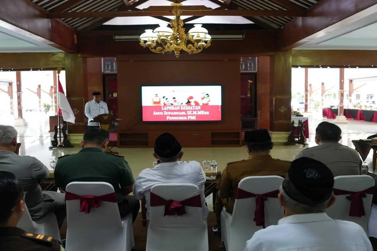 Ketua Komisi IV DPRD Kabupaten Blitar, Sugeng Suroso, menghadiri Upacara Pemberangkatan Kontingen PMI Kabupaten Blitar sekaligus Tasyakuran HUT ke-80 PMI di Pendopo Ronggo Hadi Negoro, Senin (15/09/2025).