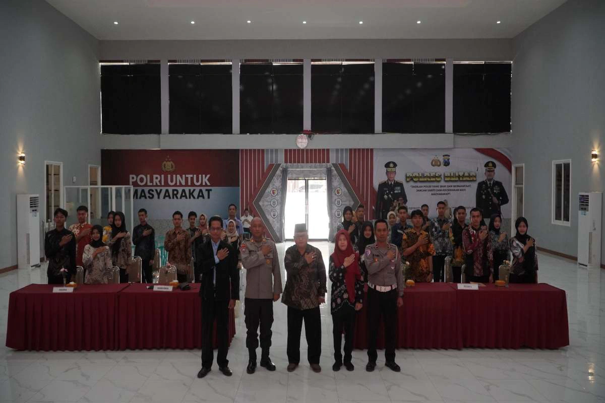 Polres Blitar gelar Pembekalan Pelajar Duta Kamtibmas 2025, membentuk generasi muda peduli dan disiplin.