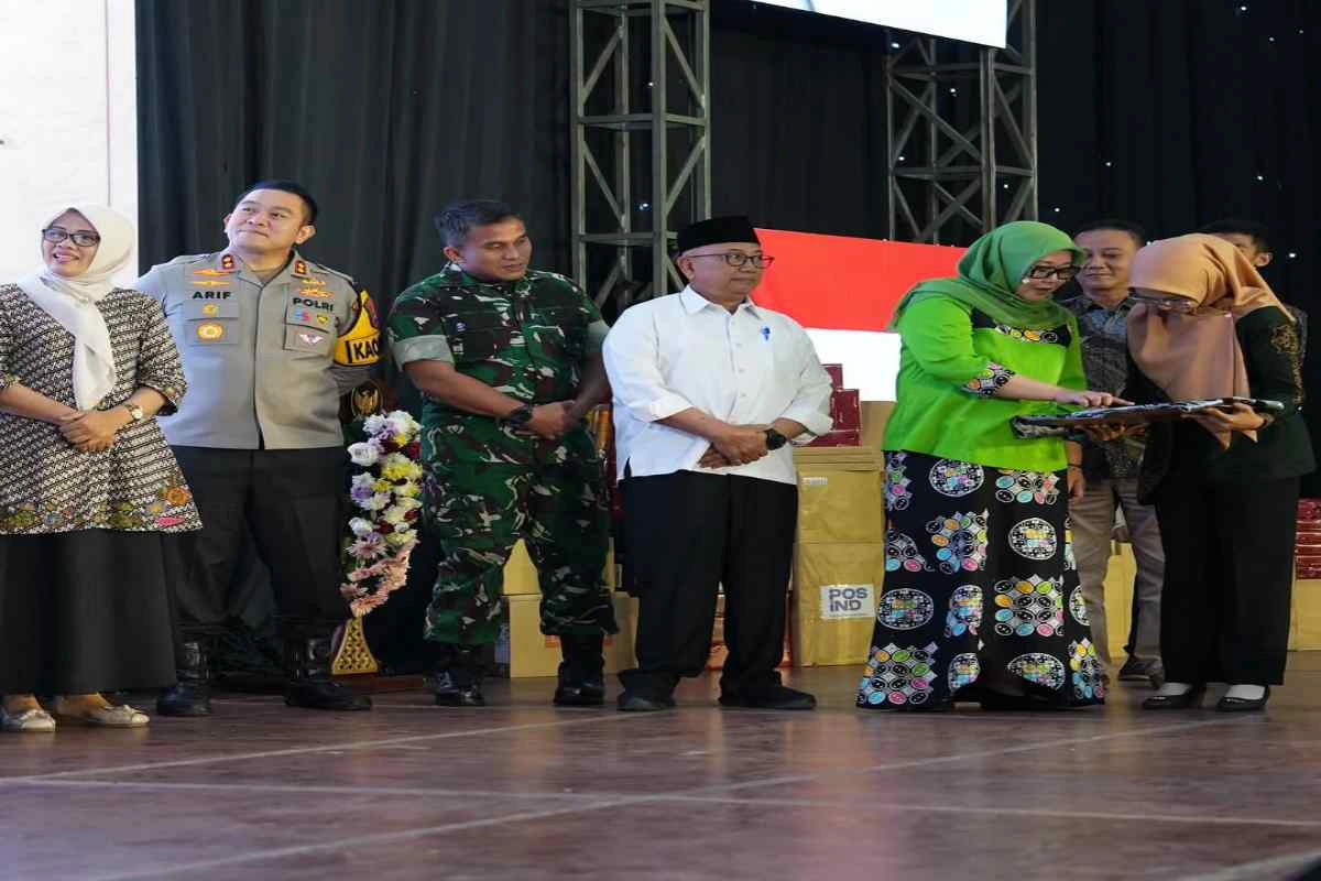 Wakil Ketua III DPRD Kabupaten Blitar, Hj. Susi Narulita Kumala Dewi, bersama jajaran Forkopimda menghadiri Gebyar Pajak Daerah di Kampung Coklat