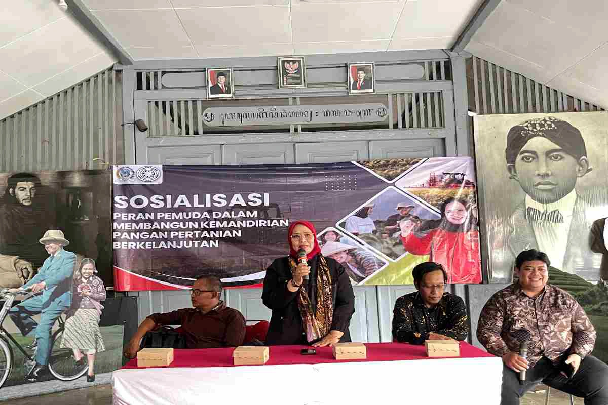 Anggota DPRD Jatim Erma Susanti menggelar refleksi Hari Tani di Rumah Bung Karno Blitar, menegaskan pentingnya kesejahteraan petani sebagai kunci kedaulatan pangan.