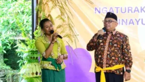 Bupati Blitar Rijanto menghadiri upacara piodalan di Pura Wahyu Widya, Desa Ngadirenggo, Wlingi, Senin (6/10/2025).