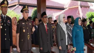 Ketua DPRD Kabupaten Blitar bersama jajaran Forkopimda mengikuti upacara peringatan Hari Kesaktian Pancasila tahun 2025 di Alun-Alun Kanigoro, Rabu (1/10/2025).