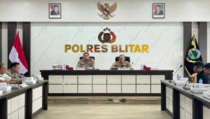 Kabag Operasi Polres Blitar Kompol Siswanto memimpin Latihan Pra Operasi Sikat Semeru 2025 di Rupatama Polres Blitar, Selasa (21102025)
