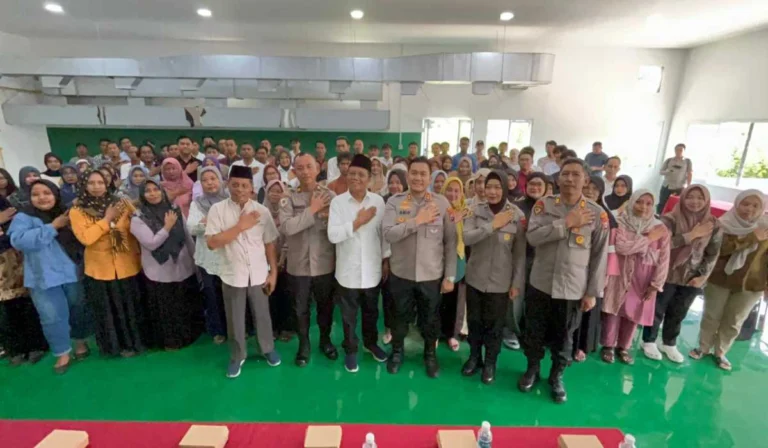 Kapolres Blitar AKBP Arif Fazlurrahman menghadiri pembukaan rekrutmen Relawan SPPG YKB Cabang Blitar di Desa Jimbe, Kademangan, diikuti 101 peserta dari berbagai wilayah.