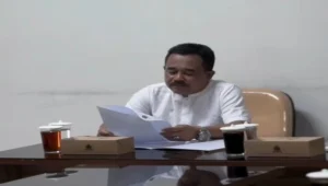 Wakil Ketua I DPRD Kabupaten Blitar, H. M. Rifa’i, memimpin rapat evaluasi rencana kerja tahun 2026 dan pembahasan perubahan APBD 2025 di ruang rapat sekretariat DPRD Kabupaten Blitar, Kamis (16/10/2025).