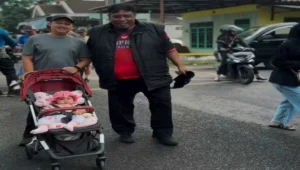 Fatatoh Hironi Ulya saat mengikuti kegiatan Car Free Day (CFD) bersamaan dengan acara Jalan Sehat di Alun-Alun Kanigoro, Minggu pagi (2/11/2025).