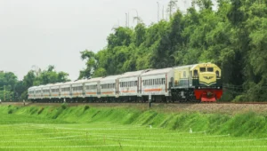 KAI Buka Pemesanan Tiket Perjalanan 1 Desember 2025, Penyesuaian Jadwal Dilakukan di Seluruh Daop PT Kereta Api Indonesia (Persero) membuka pemesanan tiket untuk perjalanan kereta api mulai 1 Desember 2025