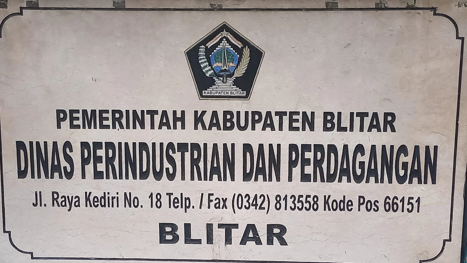 Dinas Perindustrian dan Perdagangan Kabupaten Blitar Dorong Daya Saing Pabrik Rokok Kecil melalui Program DBHCHT 2025.