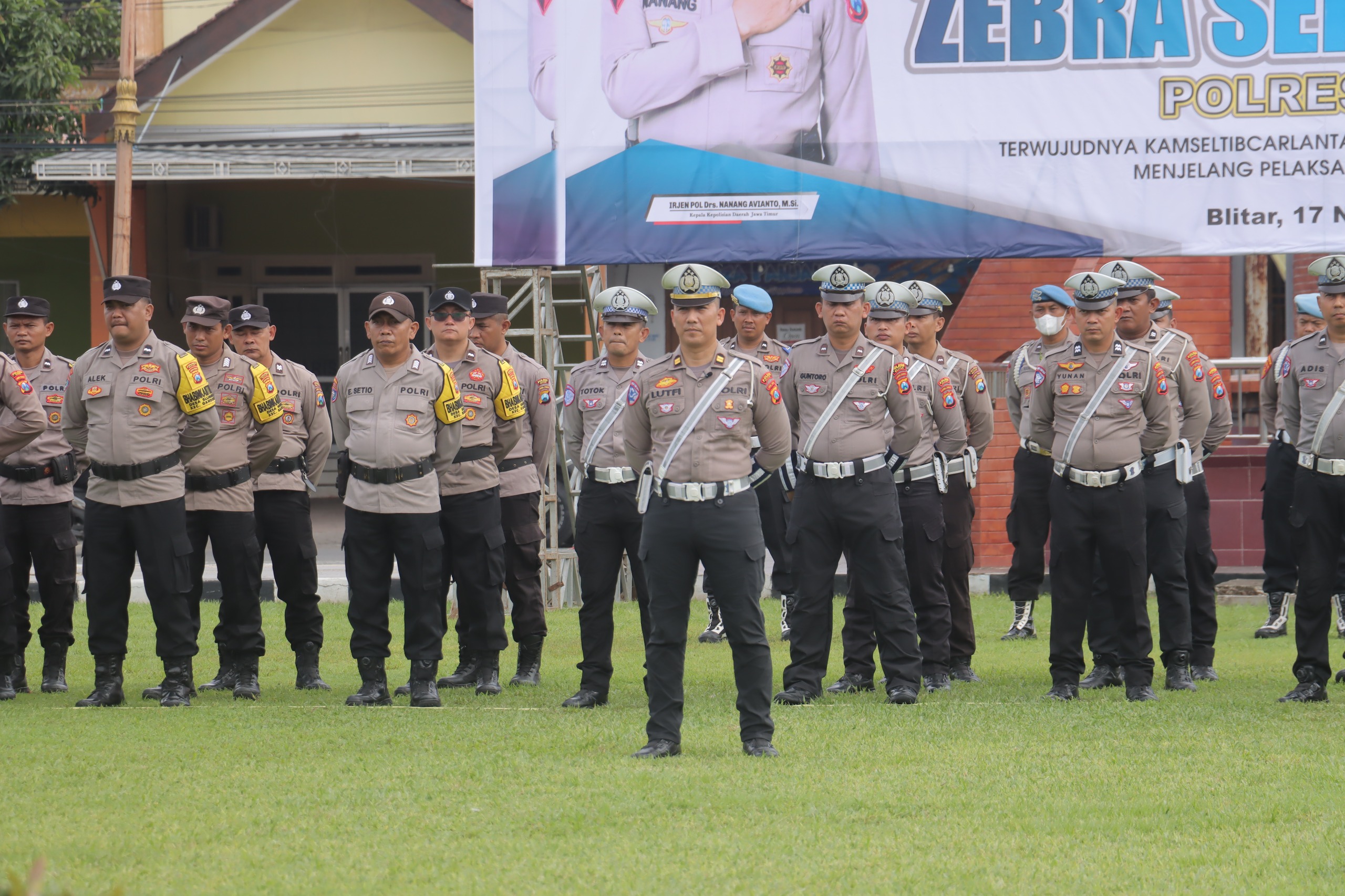Polres Blitar Gelar Apel Operasi Zebra Semeru 2025 untuk Tekan Angka Kecelakaan - Patriapos
