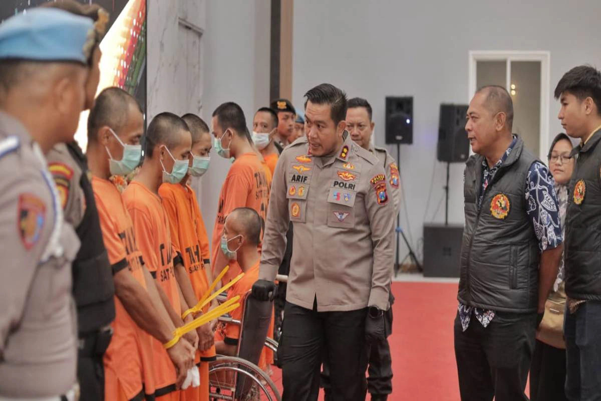 Kapolres Blitar AKBP Arif memimpin langsung gelar perkara hasil Operasi Sikat Semeru 2025 di Mapolres Blitar, Sabtu (8/11/2025).