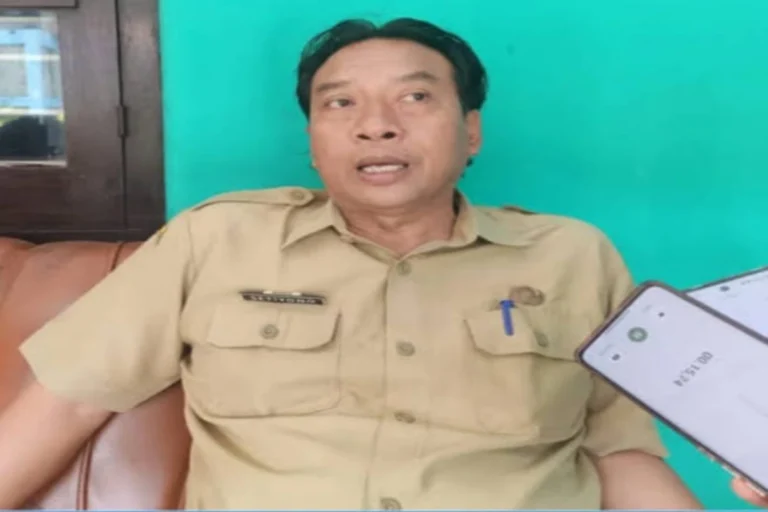 Kepala DKPP Kabupaten Blitar, Ir. Setiyana, saat memaparkan program DBHCHT 2025 yang berfokus pada pembangunan gudang dan dome pengering tembakau di Selopuro.