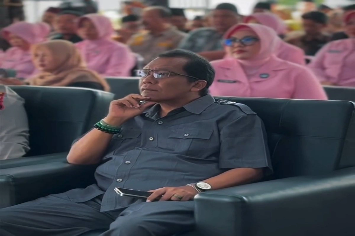 Ketua DPRD Kabupaten Blitar, Supriadi, mengikuti rangkaian kegiatan SPPG Polres Blitar dan YKB di Desa Jimbe, Kamis (13/11/2025).