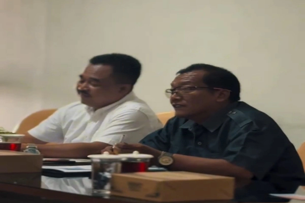Ketua DPRD Kabupaten Blitar, Supriadi saat menghadiri rapat Banmus yang berlangsung di Gedung DPRD pada Senin, (3/11/2025).