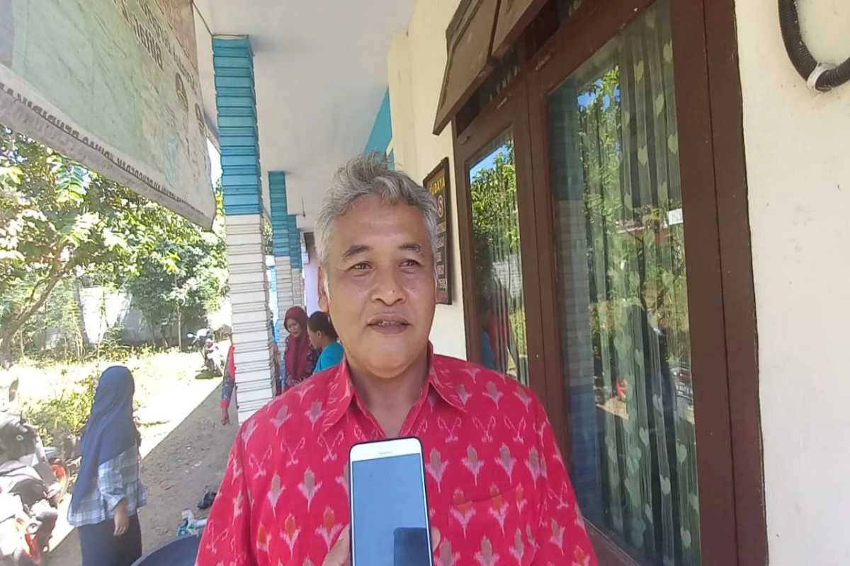 Ketua Komisi 4 DPRD Kabupaten Blitar, Sugeng Suroso, saat menyampaikan paparan terkait optimalisasi armada ambulans kepada awak media.