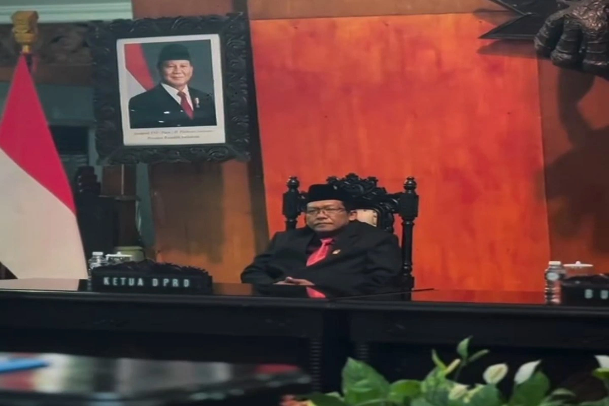 Sosok Ketua DPRD Kabupaten Blitar, Supriadi, saat menghadiri pelantikan pejabat tinggi pratama Pemkab Blitar, Kamis malam.