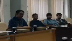 Suasana rapat audiensi antara Komisi II DPRD Kabupaten Blitar dan warga Dusun Bintang di Gedung DPRD