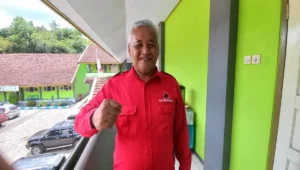 Sugeng Suroso menghadiri seminar PDIP Blitar yang menyoroti pendidikan karakter dan penguatan nilai budaya Jawa.