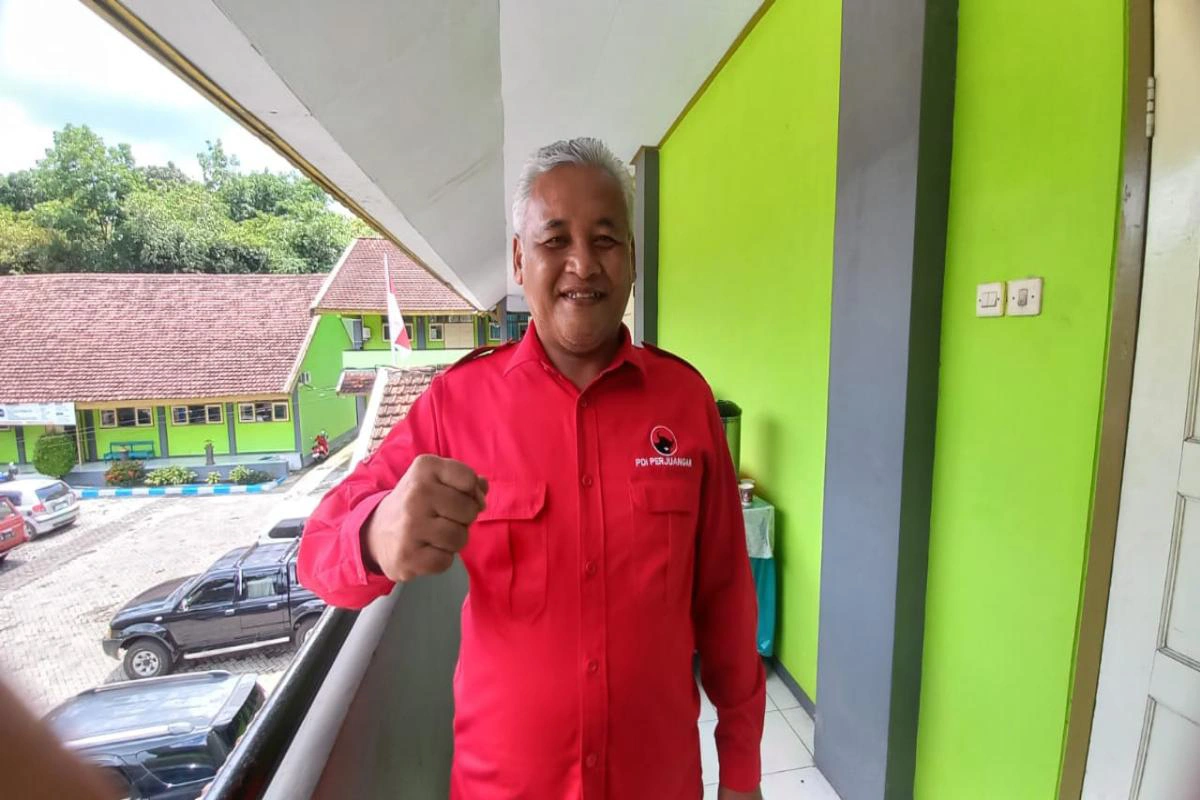 Sugeng Suroso menghadiri seminar PDIP Blitar yang menyoroti pendidikan karakter dan penguatan nilai budaya Jawa.