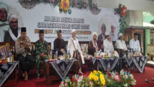 Syekh Al Allamah Al Mufti Abu Bakar Bin Zein Bafdhol hadir di Sarasehan Guru Al Azhaar Kedungwaru, berbagi ilmu dan inspirasi bagi para pendidik.