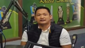 Wakil Ketua Komisi II DPRD Kabupaten Blitar, Aryo Nugroho, S.H., saat menjadi narasumber dalam program dialog interaktif Pro Kontra Radio Mayangkara, Kamis (30/10/2025).